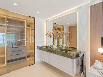 Apartment for sale in Bahía del Velerín, Estepona