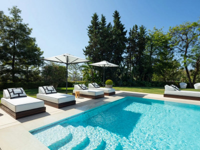 Villa for sale in Nueva Andalucia