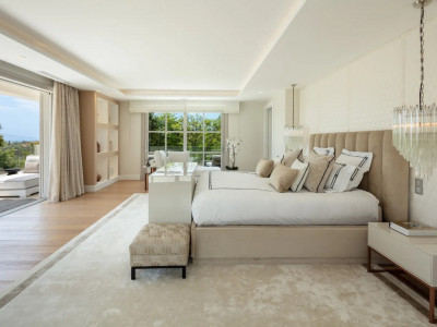 Villa for sale in Nueva Andalucia