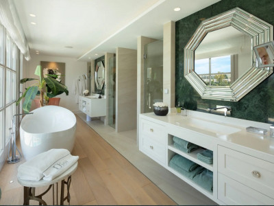Villa for sale in Nueva Andalucia
