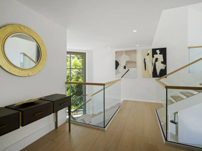 Villa for sale in Nueva Andalucia