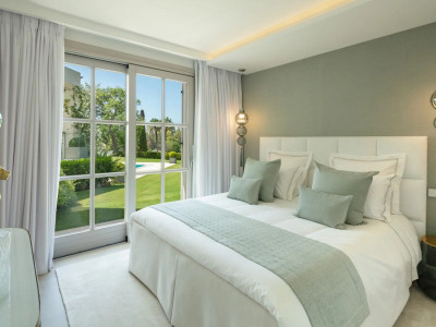 Villa for sale in Nueva Andalucia