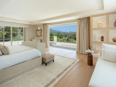 Villa for sale in Nueva Andalucia