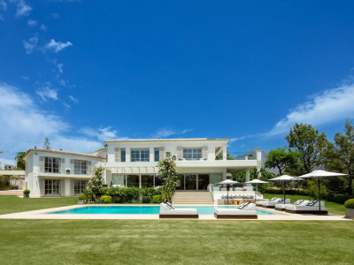 Villa for sale in Nueva Andalucia