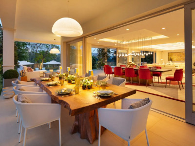 Villa for sale in Nueva Andalucia