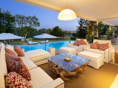 Villa for sale in Nueva Andalucia