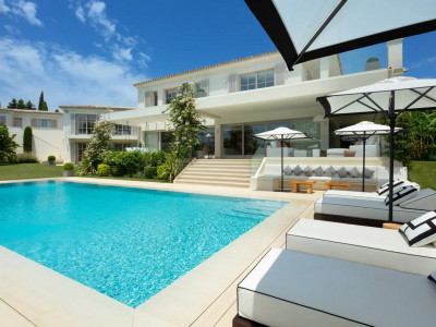 Villa for sale in Nueva Andalucia