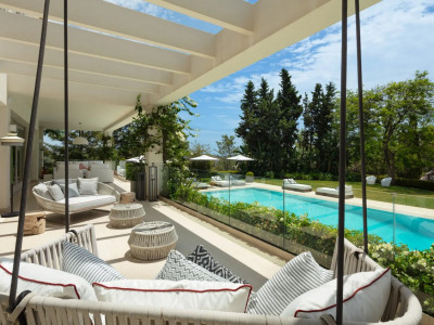 Villa for sale in Nueva Andalucia