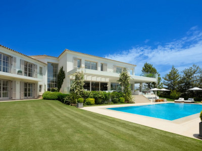 Villa for sale in Nueva Andalucia