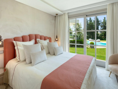 Villa for sale in Nueva Andalucia