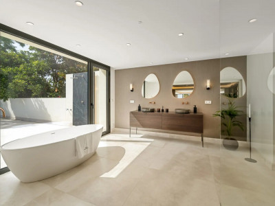 Villa en venta en Rocio de Nagüeles, Marbella Golden Mile