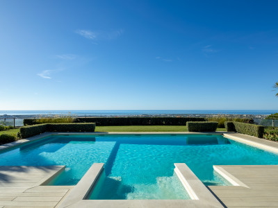 Villa for sale in Monte Halcones, Benahavis