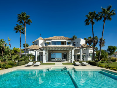 Villa for sale in Monte Halcones, Benahavis