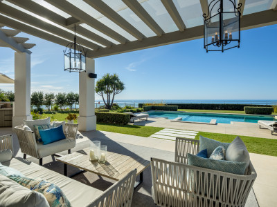 Villa for sale in Monte Halcones, Benahavis