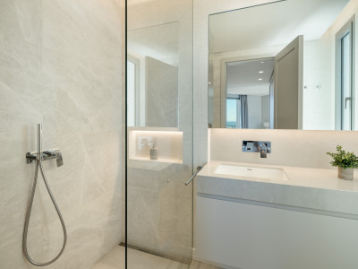 Villa for sale in Monte Halcones, Benahavis