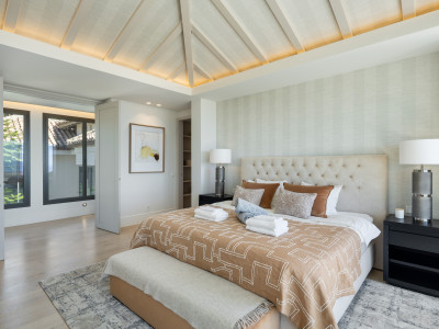 Villa for sale in Monte Halcones, Benahavis
