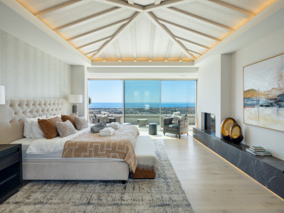 Villa for sale in Monte Halcones, Benahavis