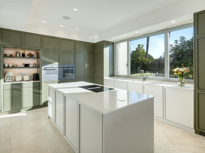 Villa for sale in Monte Halcones, Benahavis
