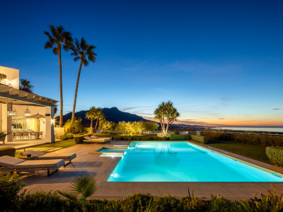 Villa for sale in Monte Halcones, Benahavis