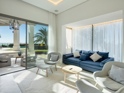 Villa for sale in Monte Halcones, Benahavis