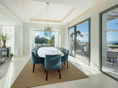 Villa for sale in Monte Halcones, Benahavis