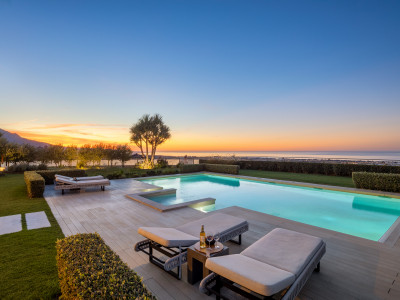 Villa for sale in Monte Halcones, Benahavis
