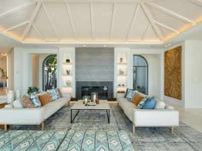Villa for sale in Monte Halcones, Benahavis