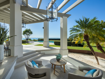 Villa for sale in Monte Halcones, Benahavis