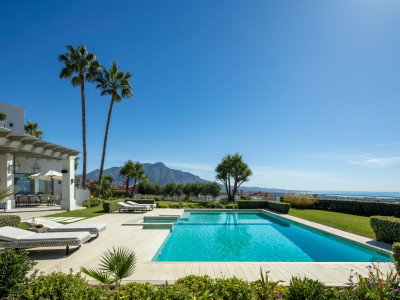 Villa for sale in Monte Halcones, Benahavis