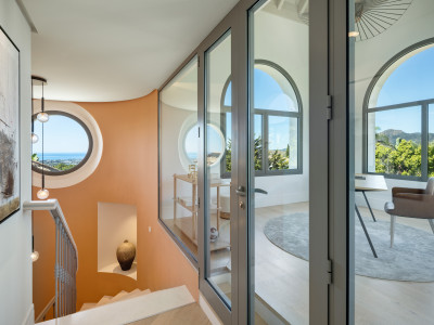 Villa for sale in Monte Halcones, Benahavis
