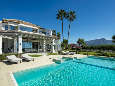 Villa for sale in Monte Halcones, Benahavis