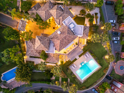 Villa for sale in Monte Halcones, Benahavis