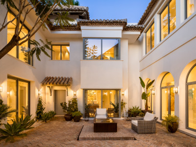 Villa for sale in Monte Halcones, Benahavis