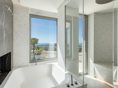 Villa for sale in Monte Halcones, Benahavis