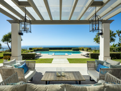 Villa for sale in Monte Halcones, Benahavis
