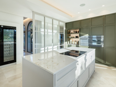 Villa for sale in Monte Halcones, Benahavis