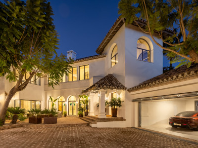 Villa for sale in Monte Halcones, Benahavis