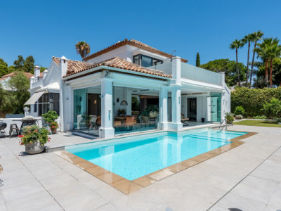 Villa en venta en El Capricho, Marbella Golden Mile
