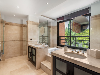 Apartment for sale in Laguna de Banus, Marbella - Puerto Banus