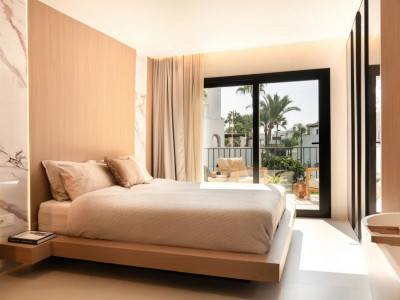 Adosado en venta en Azalea Beach, Marbella - Puerto Banus
