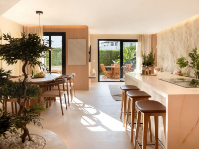 Adosado en venta en Azalea Beach, Marbella - Puerto Banus