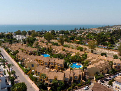 Adosado en venta en Azalea Beach, Marbella - Puerto Banus