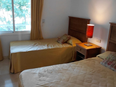 Apartamento en venta en Los Granados Playa, Estepona