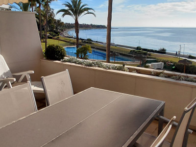 Apartamento en venta en Los Granados Playa, Estepona