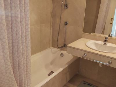 Apartamento en venta en Los Granados Playa, Estepona