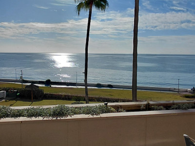 Apartamento en venta en Los Granados Playa, Estepona