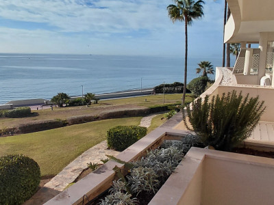 Apartamento en venta en Los Granados Playa, Estepona