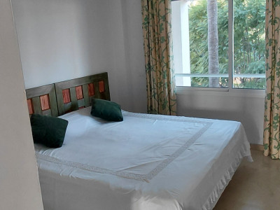 Apartamento en venta en Los Granados Playa, Estepona