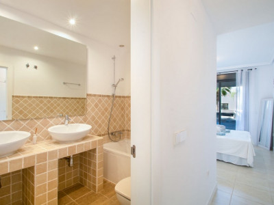 Apartamento Planta Baja en venta en Selwo, Estepona