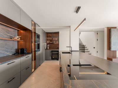 Duplex Penthouse for sale in Monte Halcones, Benahavis